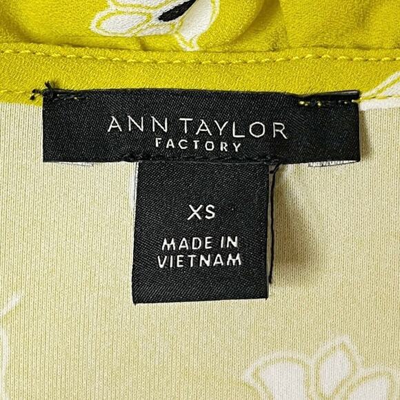 Ann Taylor Women's Top XS Floral Mustard Yellow Sleeveless Ruffle V-Neck Tank - Picture 7 of 8